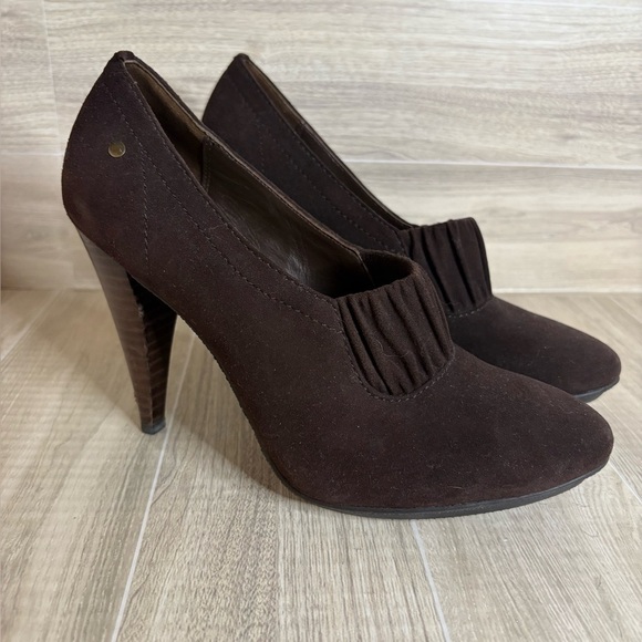 Coach Shoes - Coach Andra Oxford Pumps Size 5.5 Brown Suede